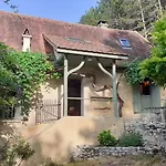 La Fontaine Du Peuch * Plazac