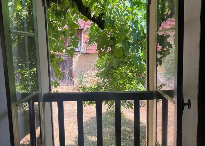 بيت للعطل La Fontaine Du Peuch *